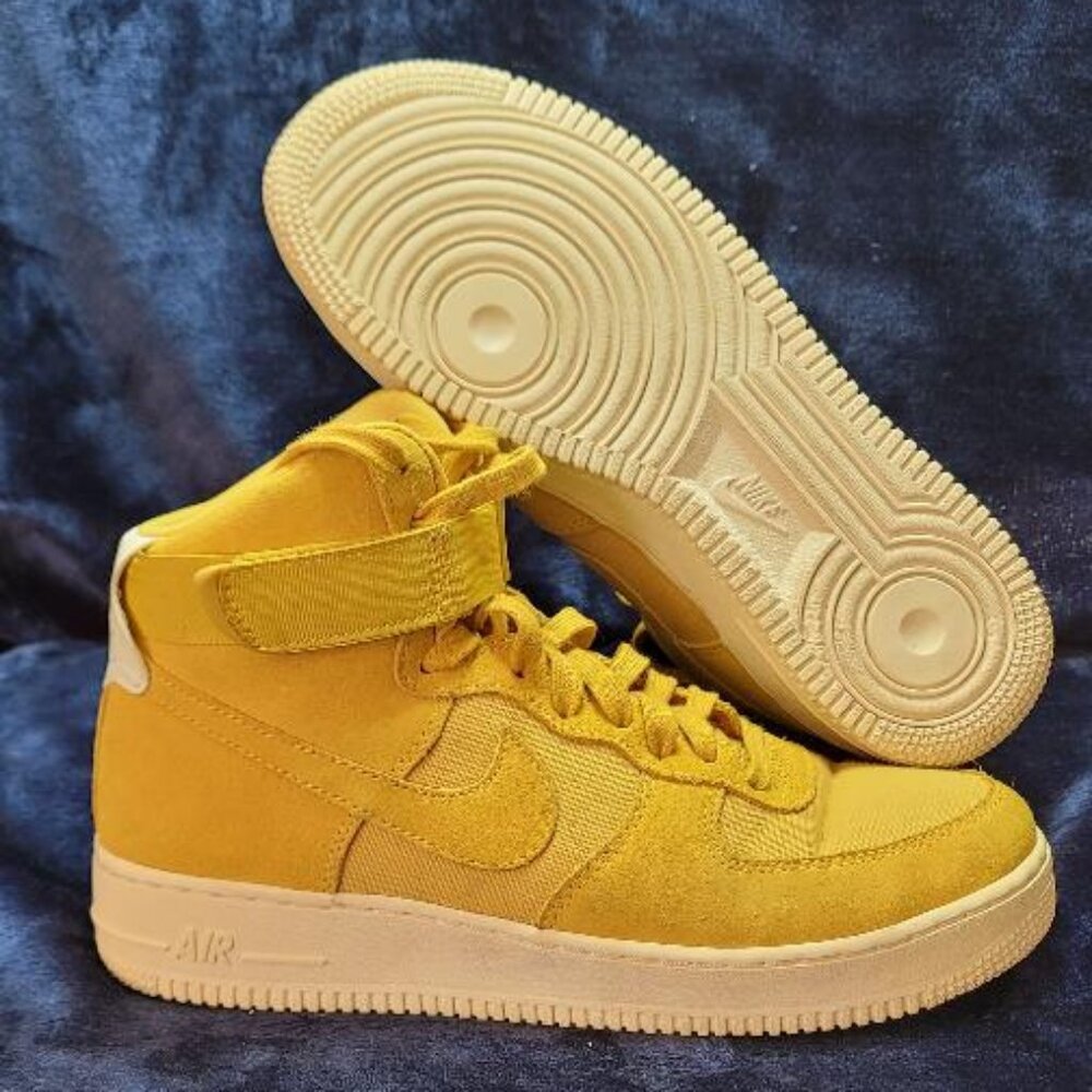 Nike - Picture 2 of 5